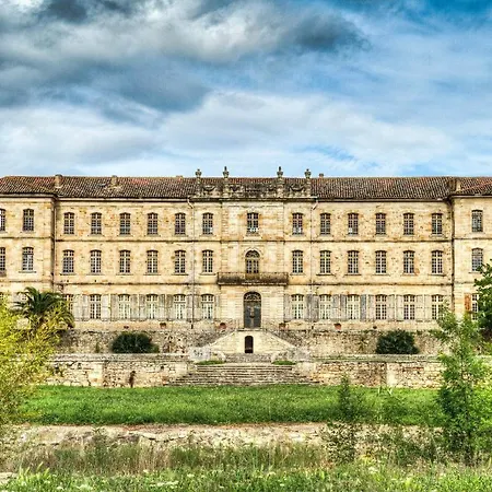 Apartment La Cle Des Champs: 3-star Tourist In Beziers